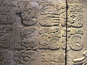 Mayan-Glyphs-Palenque-Maya-Glyphen