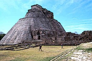Mayan-Ruins-Pyramid-of-the-Magician-Uxmal